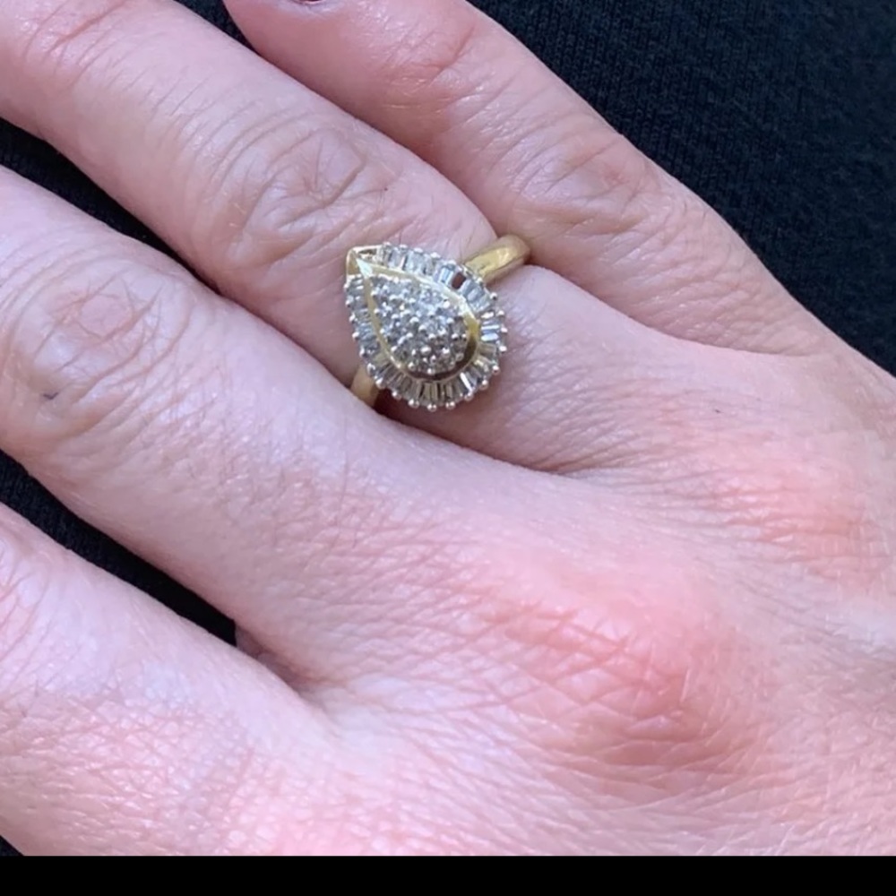 💍Beautiful 10k solid gold Cluster Ring💍